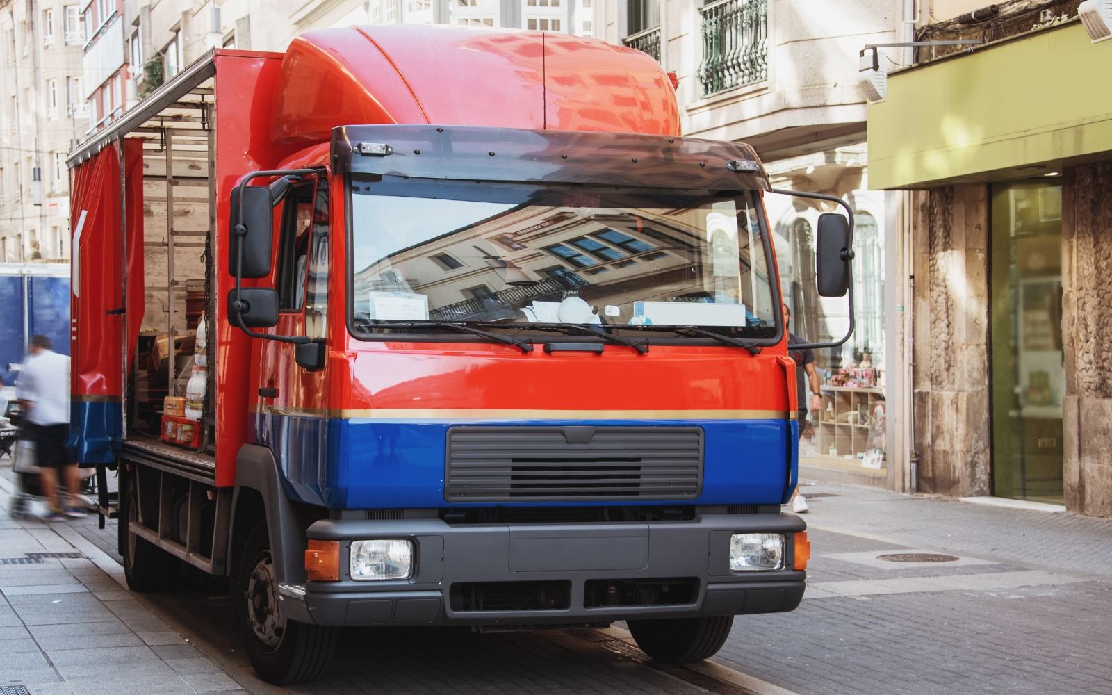 Delivery van used for last-mile distribution across Spain by Cadena Logistica